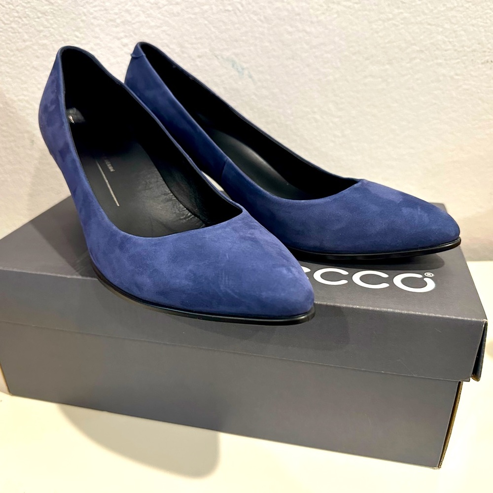 NWT ECCO blue suede heels 9-9.5